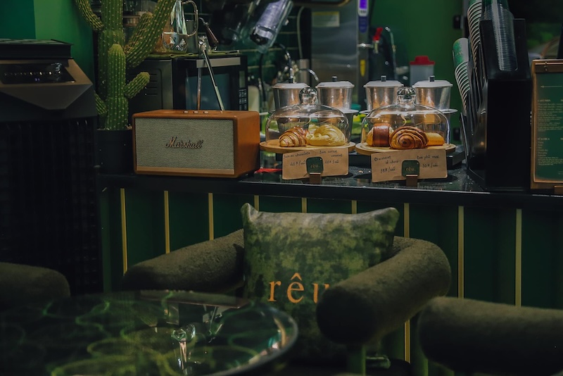 Moss Coffee, a special coffee shop in the heart of bustling Saigon 4