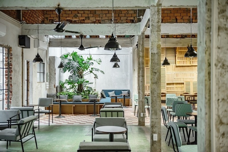 The Little Bean Coffee: Tropical garden in an ancient building 8