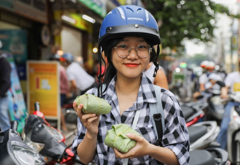 Discover the most popular and delicious lotus leaf sticky rice in Saigon 12