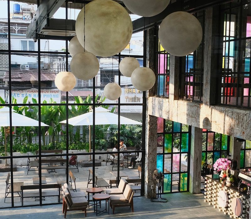 The Little Bean Coffee: Tropical garden in ancient building 14