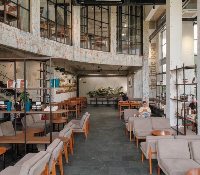 The Little Bean Coffee: Tropical garden in ancient building 13