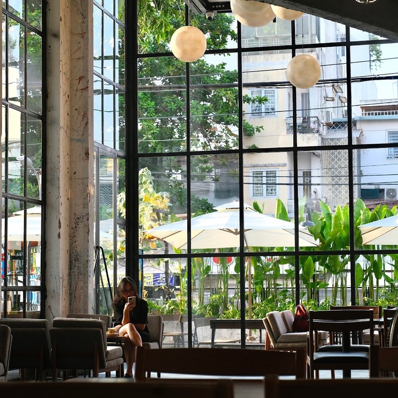The Little Bean Coffee: Tropical garden in an ancient building 4