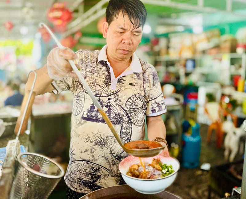 Enjoy the famous Cay Bang mantis shrimp soup in Can Gio 4