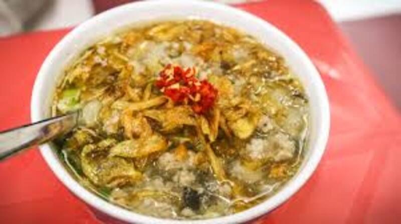 Try Phan Dang Luu's banh duc with the fun of the shop owner 2