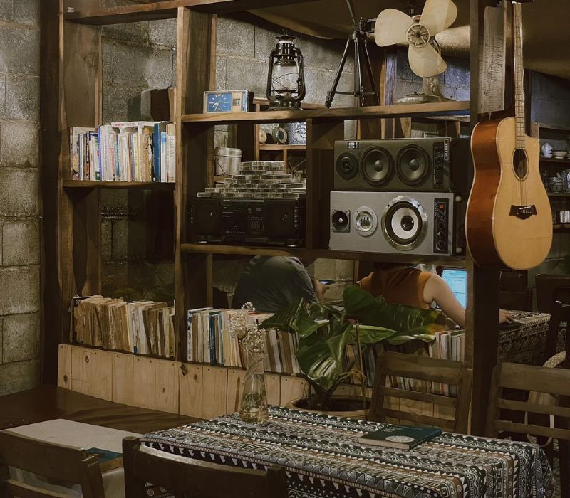 ú Pao coffee shop, peaceful corner of Da Lat in the heart of Saigon 9