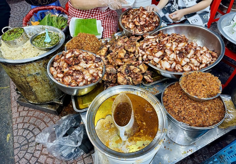 Visit 10 famous delicious sticky rice restaurants in Saigon 2