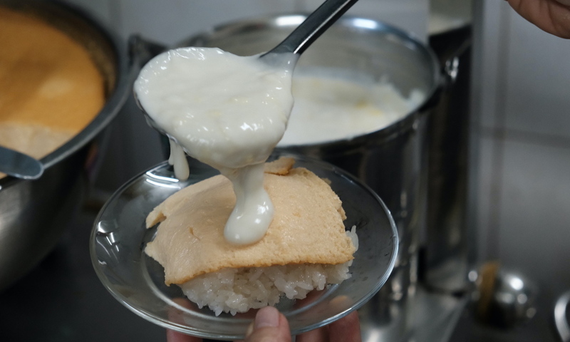 Coconut and durian sticky rice, a unique and addictive dish 4