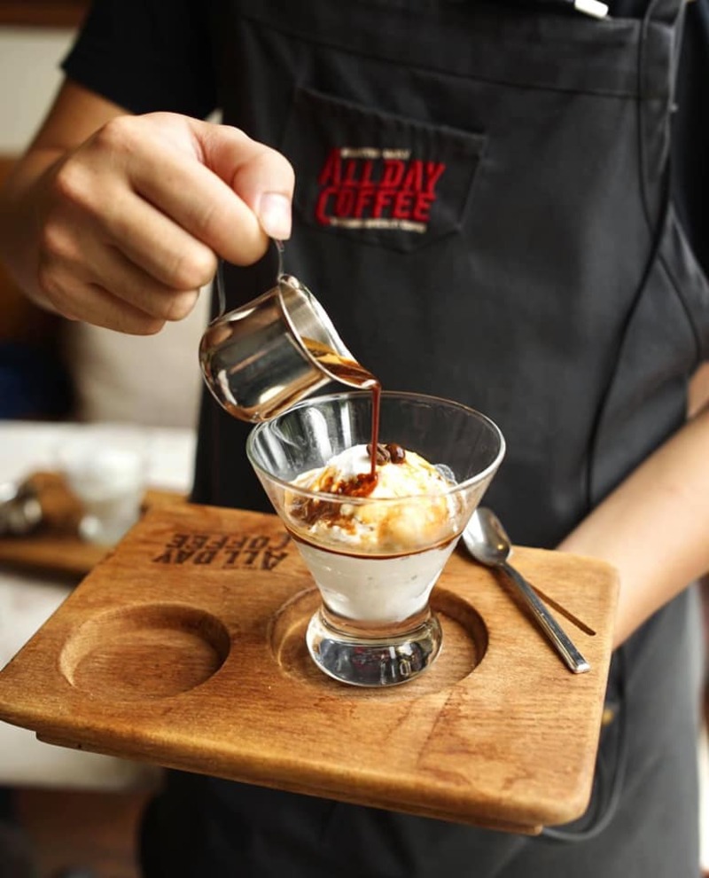 All Day Coffee, an array of European colors in the heart of the capital 5