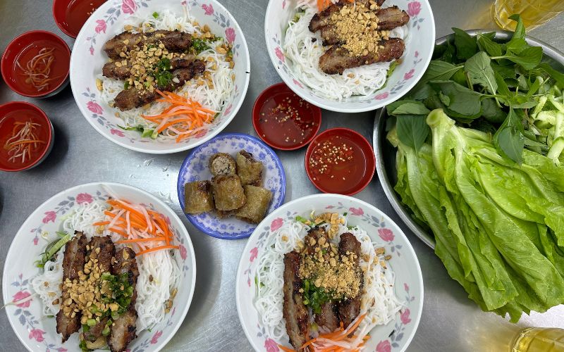 Tell you 9 delicious, nutritious, cheap breakfast restaurants in District 1 6