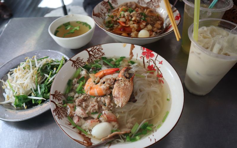 Tell you 9 delicious, nutritious, cheap breakfast restaurants in District 1 4