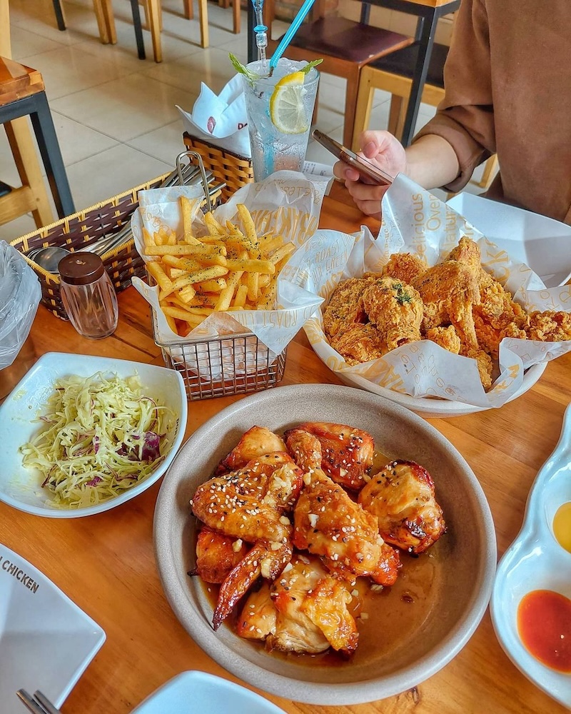 Discover 17 famous delicious lunch restaurants in District 1 6