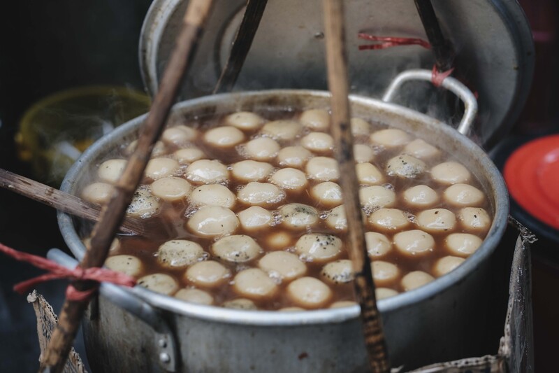Enjoy Hanoi floating cake on a warm winter day 3