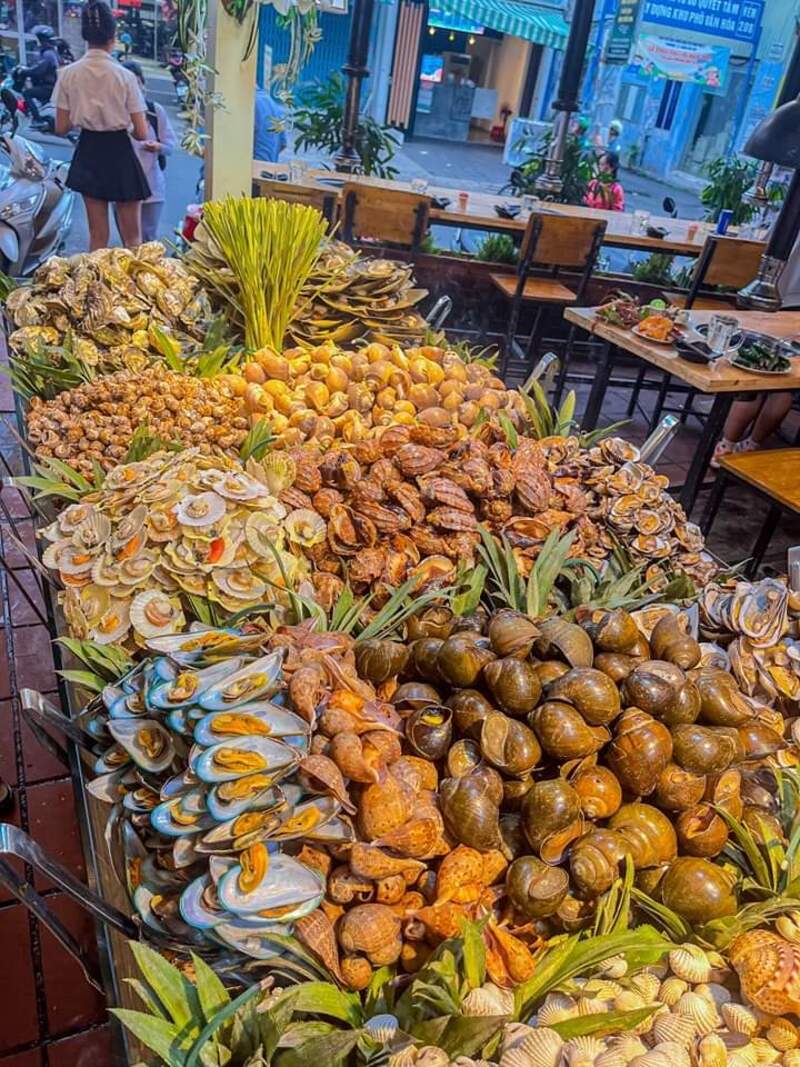 14 places to enjoy the best quality Go Vap seafood buffet 7