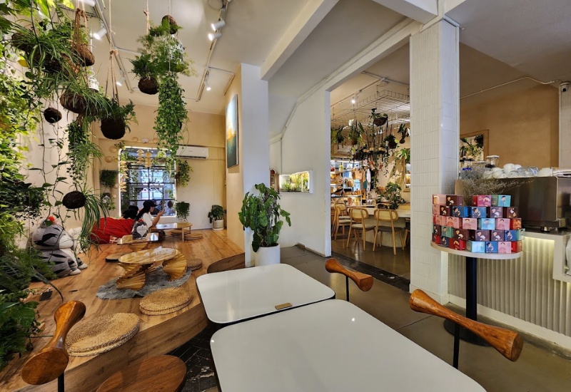Save now the top 11 extremely hot Nguyen Hue apartment cafes 7