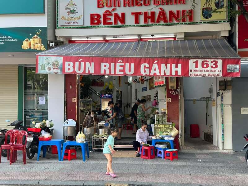 The flavor of vermicelli noodles at Ben Thanh market 40 years old 3