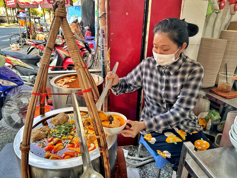 The flavor of vermicelli noodles at Ben Thanh market 40 years old 5
