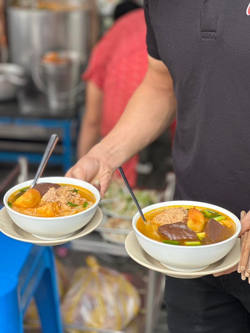 The lingering flavor of vermicelli noodles Ganh Ben Thanh market 40 years old 7