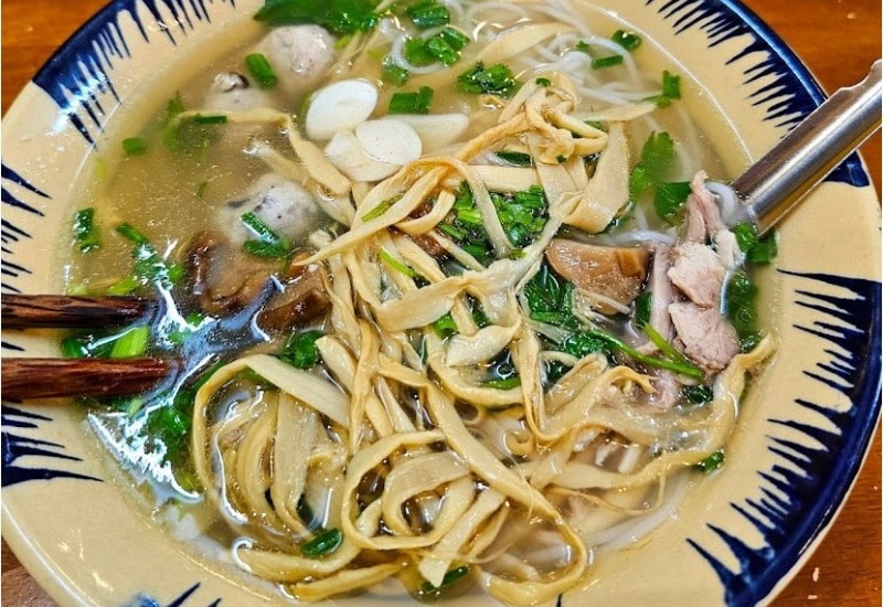 Save now 14 delicious bun thang restaurants in Saigon, authentic North 14 flavor