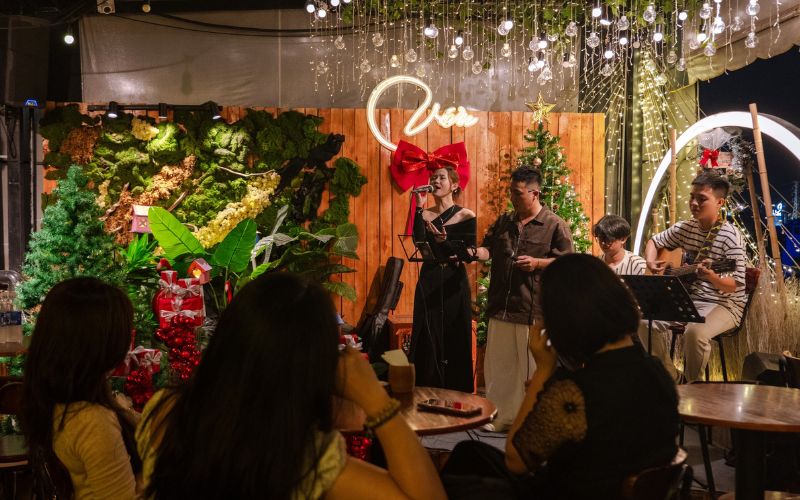 Discover 9 Saigon rooftop cafes with the best views 8