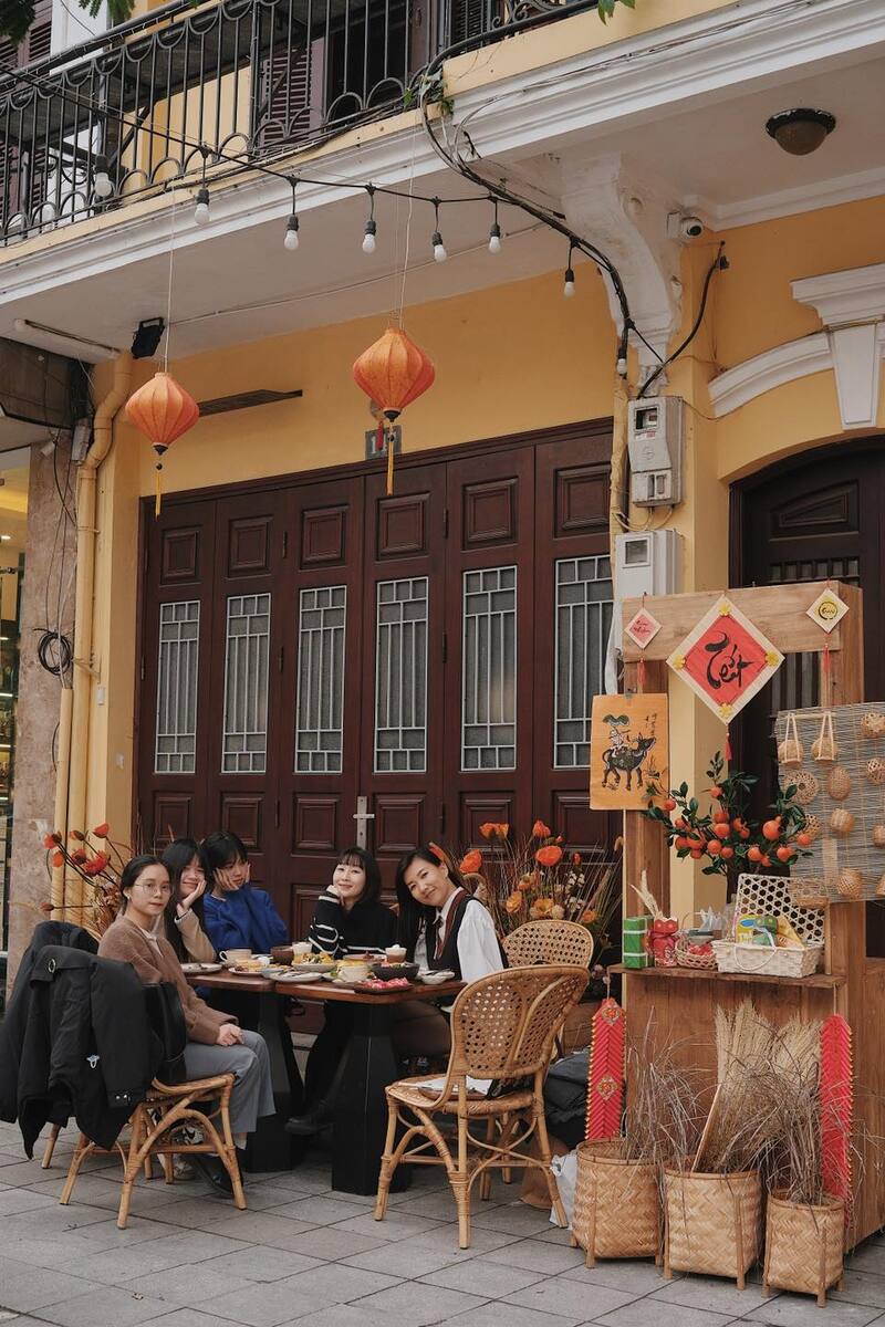 Top 12 cafes decorated for Tet in Hanoi for photography enthusiasts 16