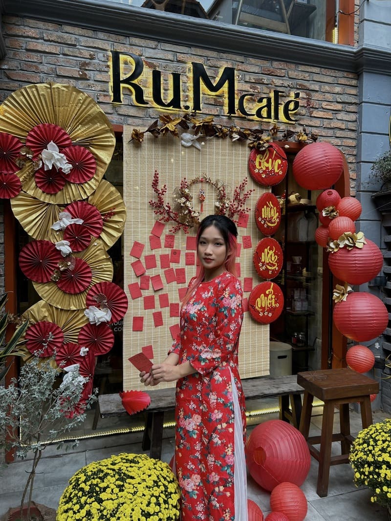 Top 12 cafes decorated for Tet in Hanoi for photography enthusiasts 17