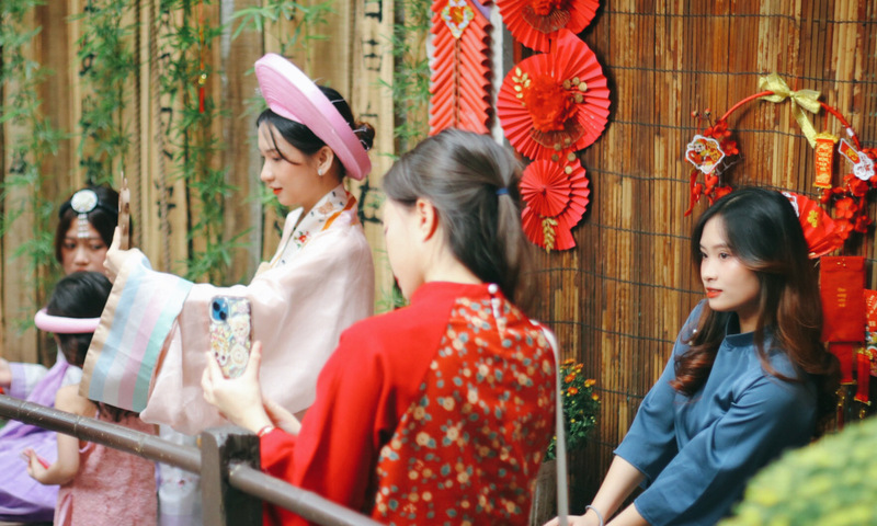 Top 12 cafes decorated for Tet in Hanoi for photography enthusiasts 8