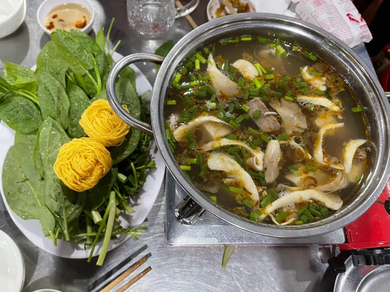 Pocket 8 delicious, quality hot pot restaurants in the heart of Saigon 3