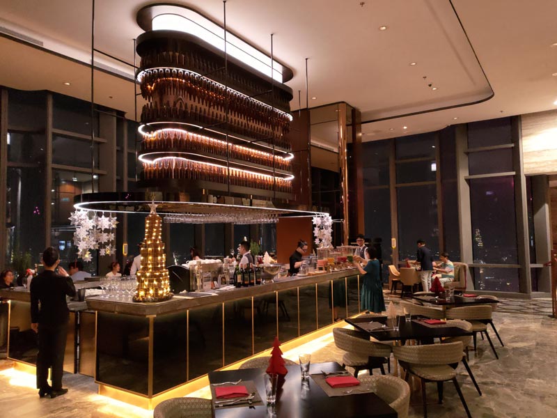 Explore the list of 8 luxurious, class 4 Landmark 81 restaurants