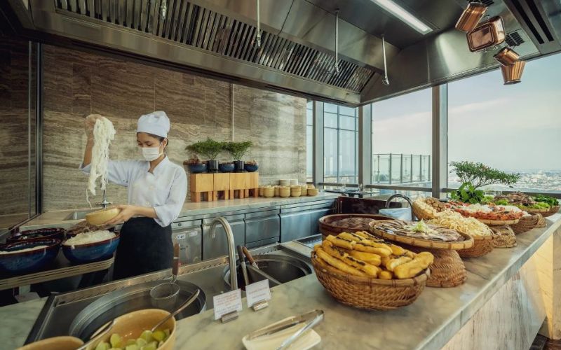 Come to Oriental Pearl to enjoy the most expensive Landmark pho in Vietnam 6