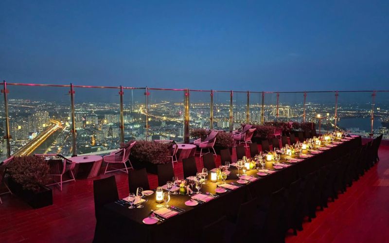 Come to Oriental Pearl to enjoy the most expensive Landmark pho in Vietnam 2