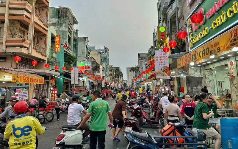 Ha Ton Quyen dumpling street delights Chinese food lovers 2