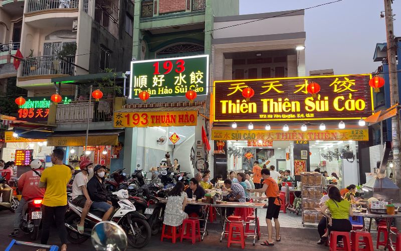 Ha Ton Quyen dumpling street delights Chinese food lovers 8