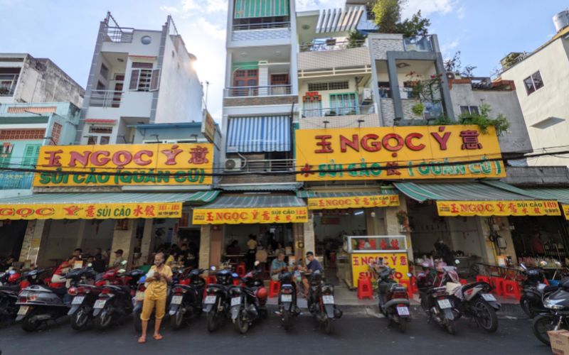 Ha Ton Quyen dumpling street delights Chinese food lovers 4
