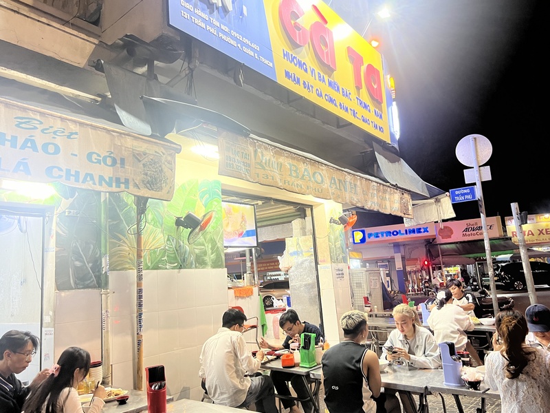 Top 13 famous restaurants in District 5 with locals 9