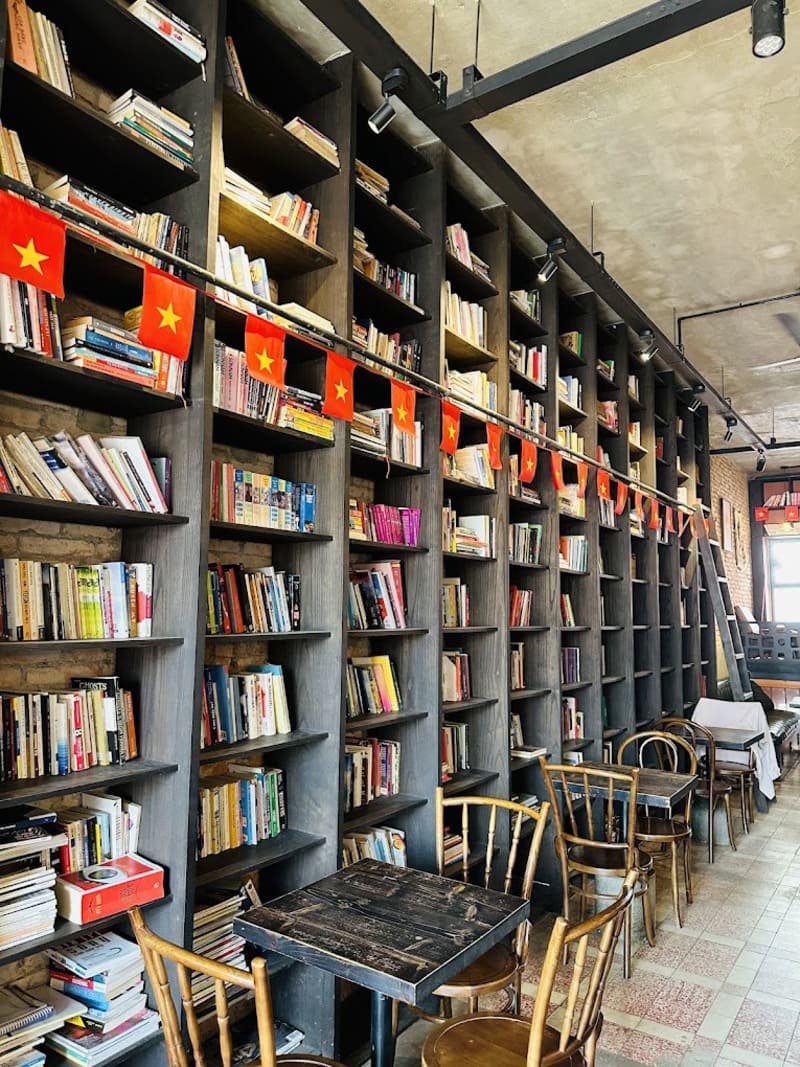 Discover 7 beautiful cafes near Ben Thanh 7 metro station