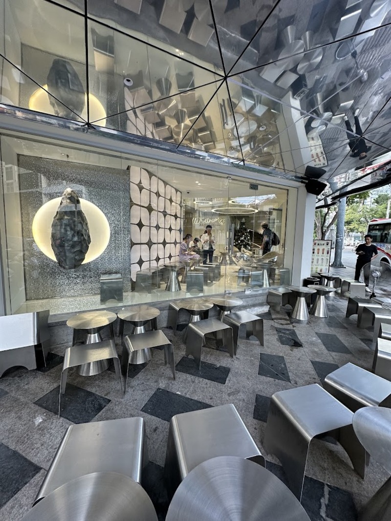 Discover 7 beautiful cafes near Ben Thanh 8 metro station