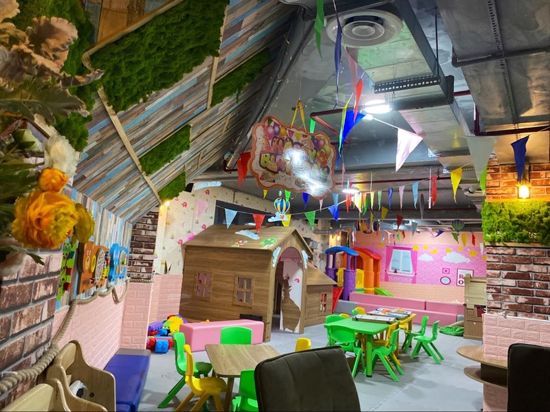Suggested 9 cafes with play areas for children to have fun and keep the whole family healthy 3