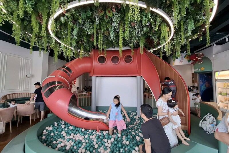 Suggested 9 cafes with play areas for children to have fun and keep the whole family healthy 6