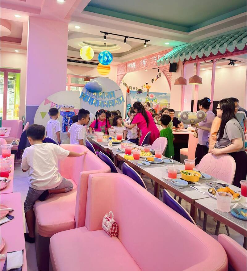 Suggested 9 cafes with play areas for children to have fun and keep the whole family healthy 9