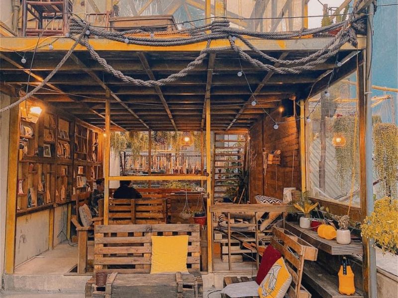 'Get dressed' and visit 10 cafes open during Tet in Hanoi 8