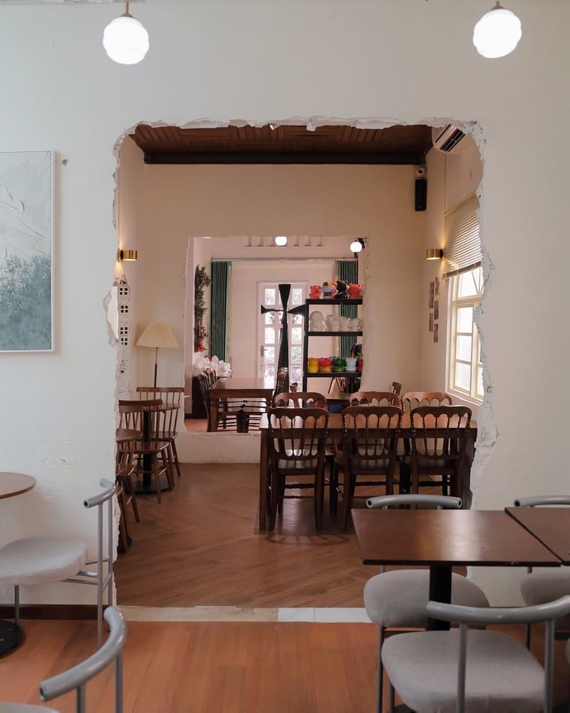 Search for 10 Tan Binh cafes with delicious water and beautiful views 8