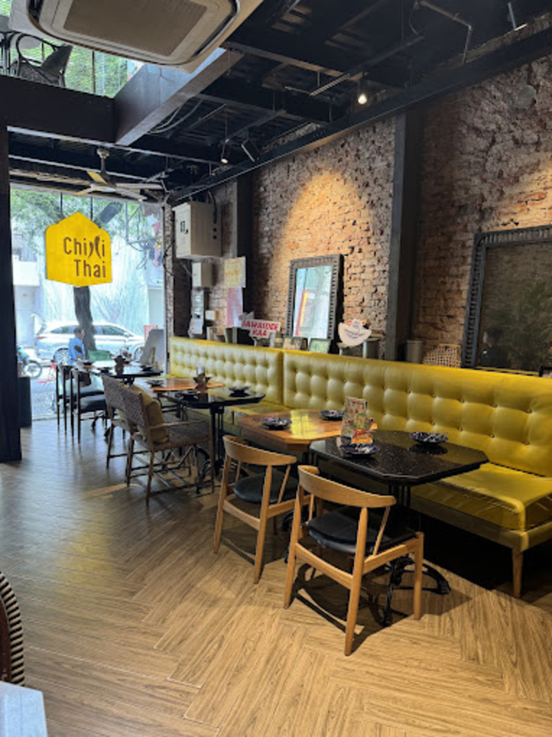 Suggested 9 famous Thai restaurants and bars in District 1 with delicious and authentic dishes 7