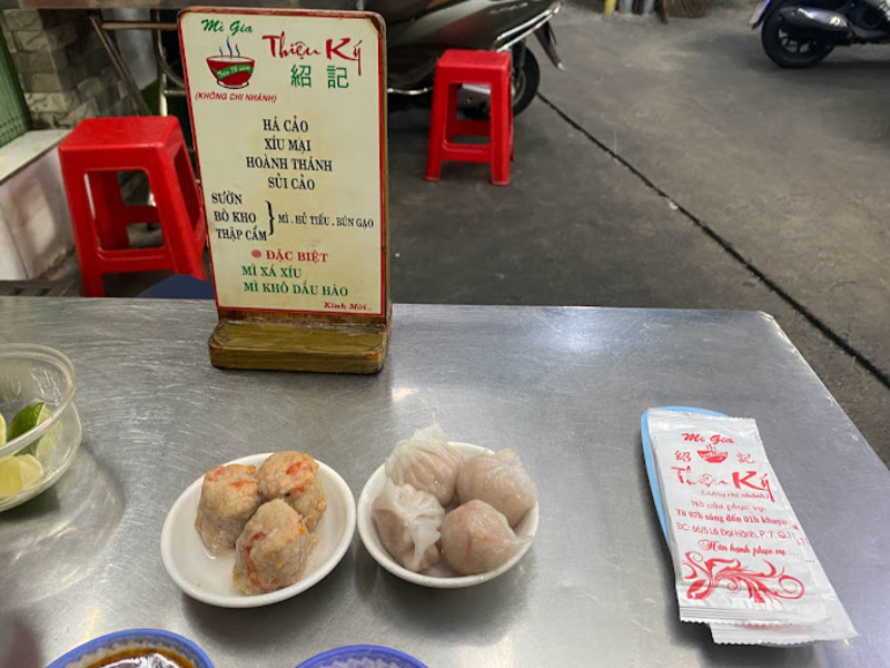 Thieu Ky Mi Gia is a place that preserves culinary flavors for many generations in Saigon 8