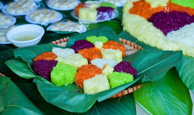 Enjoy Phu Thuong sticky rice, the quintessence of Hanoi cuisine 8