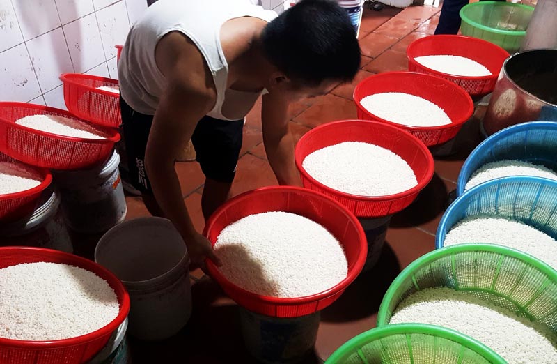 Enjoy Phu Thuong sticky rice, the quintessence of Hanoi cuisine 5