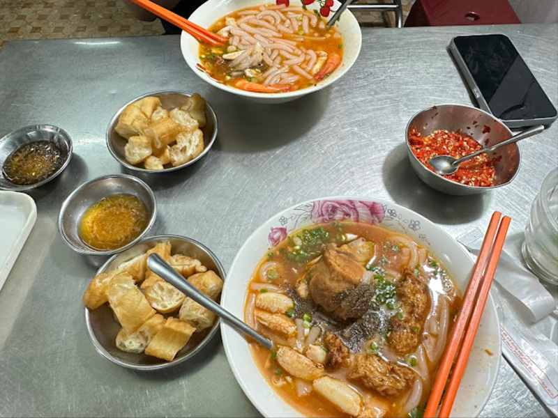 Top 10 quality Saigon Cua Canh Cake shops and worth 7