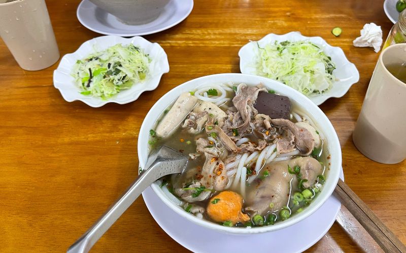 Hue noodle noodle shops for the team love the ancient taste 8