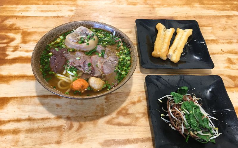 Hue beef noodle shops for the team love the ancient taste of the ancient capital 6