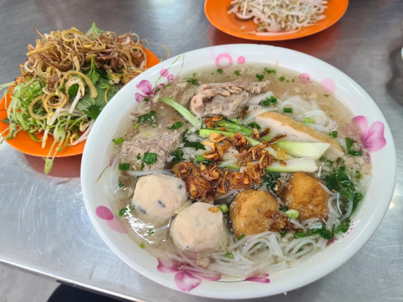 The taste of Thanh Mai vermicelli noodles captivates Saigon diners 4