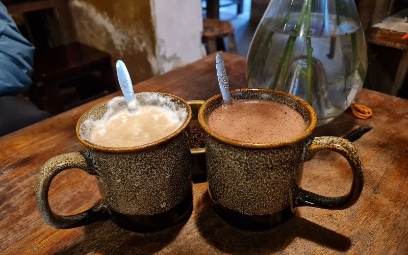 Cafe at the end of the lane, where the souls of love love Trinh 8
